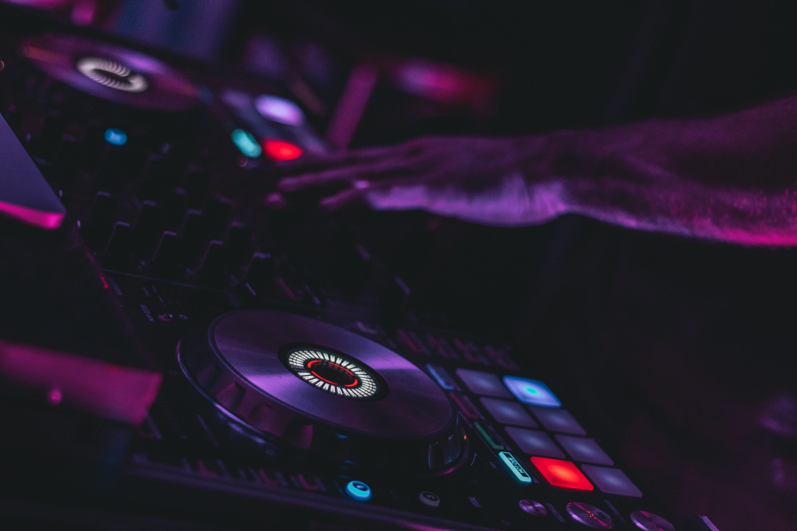 zac bromell qwrtnolwami unsplash